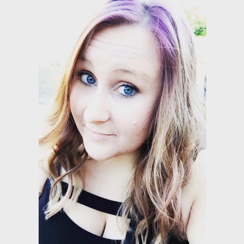 Meet your Posher, Emelia
